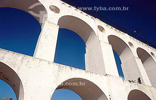  Arcos da Lapa - Rio de Janeiro - RJ - Brasil 

  Aqueduto em estilo romano do século XVIII (Rio colonial), com uma dupla arcada de 42 arcos. Patrimônio Histórico Nacional desde 05-04-1938.  - Rio de Janeiro - Rio de Janeiro - Brasil