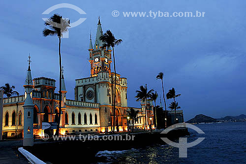  Ilha Fiscal  com iluminação noturna - Rio de Janeiro - RJ - Brasil - Setembro de 2005
  onde aconteceu o último baile do Brasil Império, em 9 de Novembro de 1889, 7 (sete) dias antes da Proclamação da República ocorrida em 15 de Novembro de 1889.  - Rio de Janeiro - Rio de Janeiro - Brasil