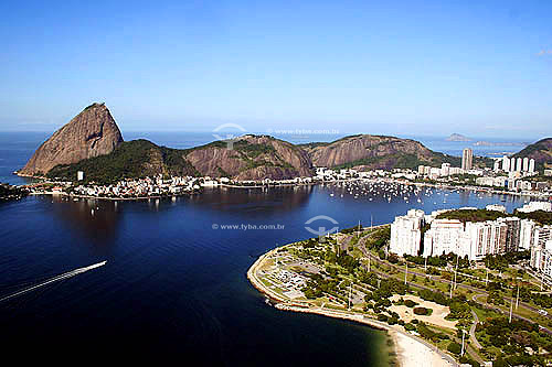  Vista aérea do Aterro do Flamengo (1) com Morro da Viúva, Pão de Açúcar (2) ao fundo - Rio de Janeiro - 14/07/2005

(1) É Patrimônio Histórico Nacional desde 28-07-1965.

(2) Patrimônio Histórico Nacional desde 08-08-1973.  - Rio de Janeiro - Rio de Janeiro - Brasil