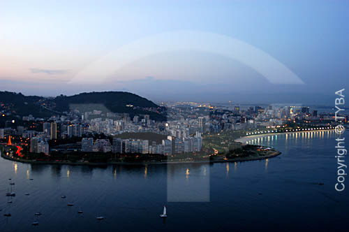  Vista aérea noturna da Praia do Flamengo, do Aterro do Flamengo, também conhecido como Parque do Flamengo e da Baía da Guanabara - Rio de Janeiro - RJ - Brasil 

 Patrimônio Histórico Nacional desde 28-07-1965.



  - Rio de Janeiro - Rio de Janeiro - Brasil