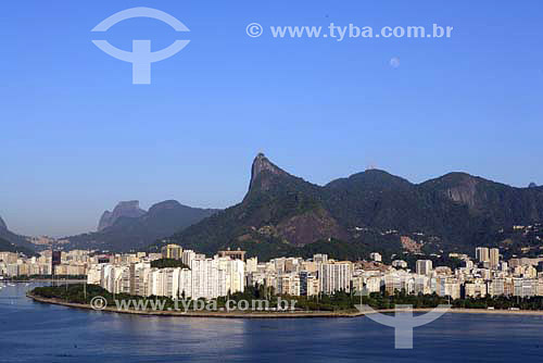  Vista aérea do Aterro do Flamengo com Corcovado e Pedra da Gávea ao fundo - Rio de Janeiro - RJ - Brasil - Julho de 2006  - Rio de Janeiro - Rio de Janeiro - Brasil