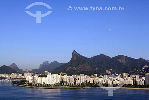  Vista aérea do Aterro do Flamengo com Corcovado e Pedra da Gávea ao fundo - Rio de Janeiro - RJ - Brasil - Julho de 2006  - Rio de Janeiro - Rio de Janeiro - Brasil