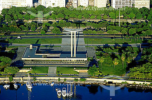  Vista aérea do Monumento aos Mortos da Segunda Guerra Mundial - Monumento aos Pracinhas - construído entre 1957 e 1960 - Aterro do Flamengo (Parque do Flamengo) - Rio de Janeiro - RJ - Brasil  - Rio de Janeiro - Rio de Janeiro - Brasil