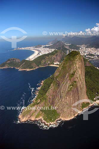  Vista aérea da montanha do Pão de Açucar com praia de Copacabana e montanhas do Rio de Janeiro ao fundo - RJ  - Brasil  - Rio de Janeiro - Rio de Janeiro - Brasil