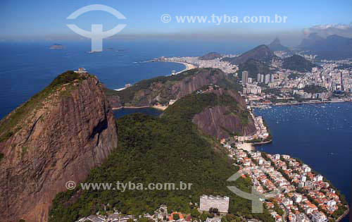  Vista aérea da montanha do Pão de Açucar com praia de Copacabana e montanhas do Rio de Janeiro ao fundo - RJ  - Brasil  - Rio de Janeiro - Rio de Janeiro - Brasil