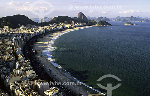  Vista aérea do bairro de Copacabana com Pão de Açucar ao fundo - Rio de Janeiro - RJ - Brasil / Data: 2010
 