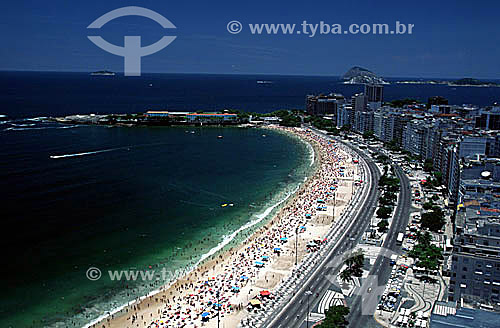  Vista aérea dos prédios de Copacabana com o Forte de Copacabana adentrando o mar à esquerda e o Oceano Atlântico e as ilhas Cagarras ao fundo - Rio de Janeiro - RJ - Brasil  - Rio de Janeiro - Rio de Janeiro - Brasil