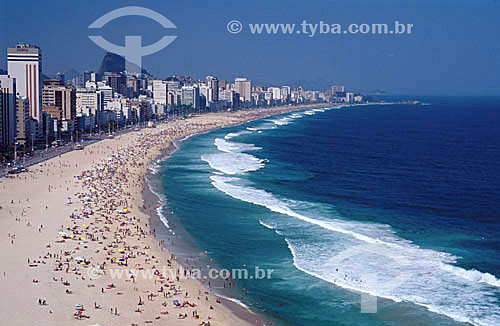  Vista aérea das praias do Leblon e Ipanema com pessoas na areia - Rio de Janeiro - RJ - Brasil / Data: 05/2002 