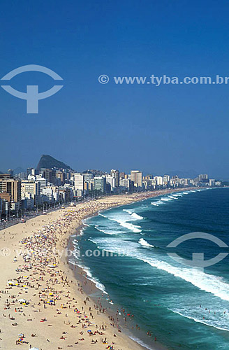  Vista aérea das praias do Leblon e Ipanema com pessoas na areia - Rio de Janeiro - RJ - Brasil / Data: 05/2002 