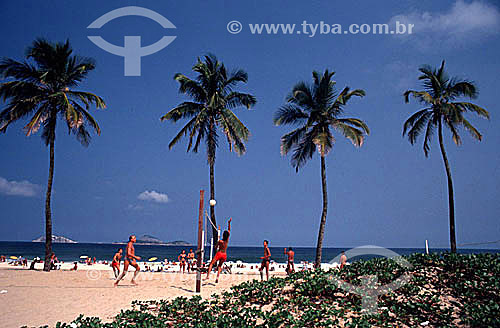  Pessoas jogando voley na Praia de Ipanema e quatro coqueiros - 
Rio de Janeiro - RJ - Brasil
  - Rio de Janeiro - Rio de Janeiro - Brasil