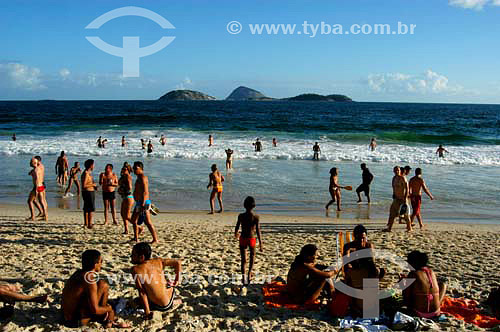  Pessoas na Praia de Ipanema - Rio de Janeiro - RJ - Brasil  - Rio de Janeiro - Rio de Janeiro - Brasil