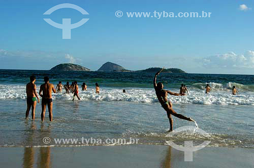  Pessoas na Praia de Ipanema - Rio de Janeiro - RJ - Brasil  - Rio de Janeiro - Rio de Janeiro - Brasil