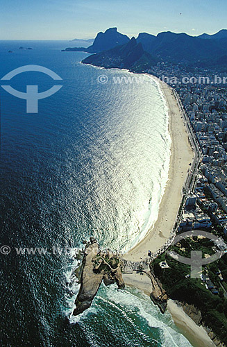  Vista aérea do Rio de Janeiro mostrando, de baixo para cima na foto: a Pedra do Arpoador, seguida da Praia de Ipanema, Praia do Leblon e ao fundo o Morro Dois Irmãos e Pedra da Gávea - RJ - Brasil

  A Pedra da Gávea e o Morro Dois Irmãos são Patrimônios Históricos Nacionais desde 08-08-1973.  - Rio de Janeiro - Rio de Janeiro - Brasil