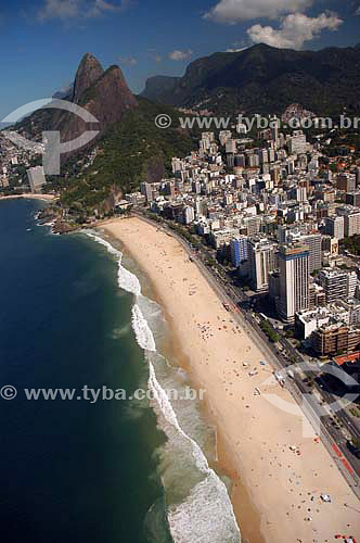  Morro Dois Irmãos  com a Favela do Vidigal do lado esquerdo e bairro Leblon à direita - Rio de Janeiro - RJ - Brasil 

 Patrimônio Histórico Nacional desde 08-08-1973  - Rio de Janeiro - Rio de Janeiro - Brasil