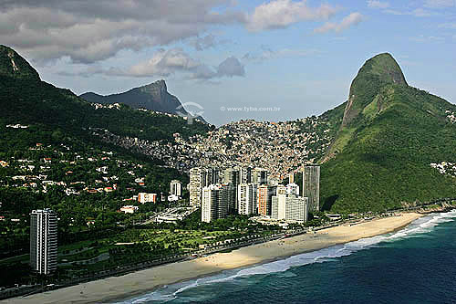  Vista aérea de São Conrado coma praia, Favela da Rocinha, Morro Dois Irmãos e Corcovado ao fundo  - Rio de Janeiro - Rio de Janeiro - Brasil