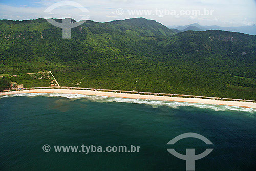  Vista aérea da Praia de Grumari, região transformada em Área de Proteção Ambiental (APA), em 1986, e tombada pelo Instituto Estadual do Patrimônio Cultural (INEPAC) - Rio de Janeiro - RJ - Brasil - Janeiro de 2008  - Rio de Janeiro - Rio de Janeiro - Brasil