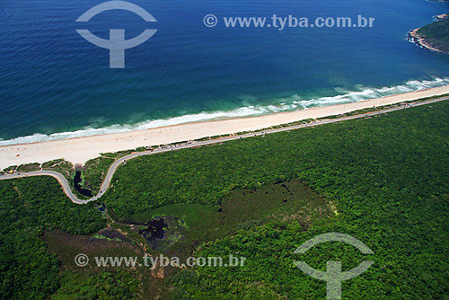  Vista aérea da Praia de Grumari, região transformada em Área de Proteção Ambiental (APA), em 1986, e tombada pelo Instituto Estadual do Patrimônio Cultural (INEPAC) - Rio de Janeiro - RJ - Brasil - Janeiro de 2008  - Rio de Janeiro - Rio de Janeiro - Brasil