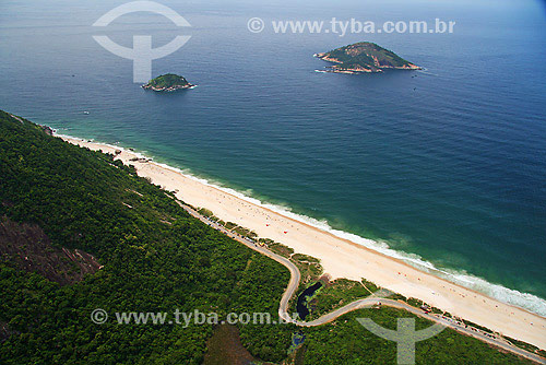  Vista aérea da Praia de Grumari, região transformada em Área de Proteção Ambiental (APA), em 1986, e tombada pelo Instituto Estadual do Patrimônio Cultural (INEPAC) - Rio de Janeiro - RJ - Brasil - Janeiro de 2008  - Rio de Janeiro - Rio de Janeiro - Brasil