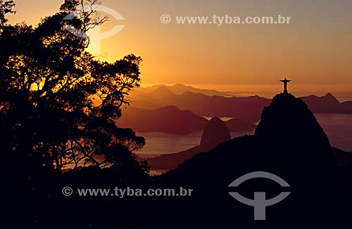  Cristo visto das paineiras ao amanhecer - Corcovado - Rio de Janeiro - RJ - Brasil  - Rio de Janeiro - Rio de Janeiro - Brasil