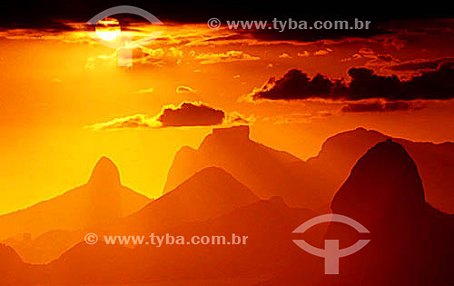  Pôr-do-sol sobre as montanhas do Rio de Janeiro - RJ - Brasil  - Rio de Janeiro - Rio de Janeiro - Brasil