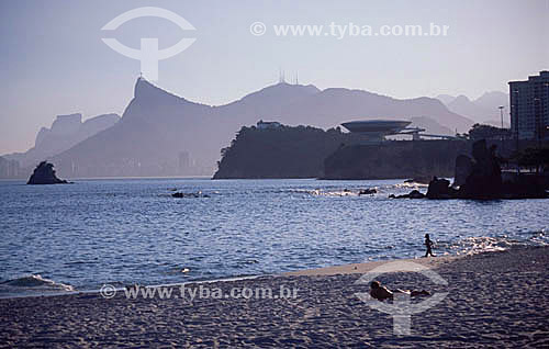  Praia de Icaraí com vista para o Museu de Arte Contemporânea e o Cristo Redentor ao fundo - Niterói - RJ - Brasil  - Niterói - Rio de Janeiro - Brasil