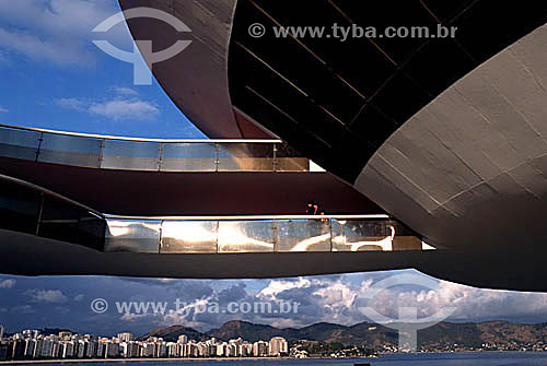  MAC - Museu de Arte Contemporânea (projeto de Oscar Niemeyer), construído entre 1991e 1996 no Mirante Boa Viagem sobre a Baía de Guanabara em Niterói - RJ - Brasil  - Niterói - Rio de Janeiro - Brasil