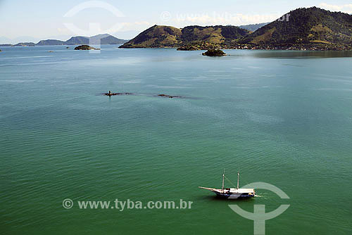  Barco na Baia de Angra - Angra dos Reis - Costa Verde - RJ - Brasil  - Angra dos Reis - Rio de Janeiro - Brasil