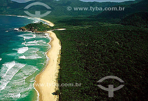  Vista aérea da Praia de Sul e Leste separadas apenas por pequena ilha conhecido como Ilhote - Ilha Grande - APA dos Tamoios - Baía de Angra dos Reis - Costa Verde - RJ - Brasil / Data: Janeiro 2008
 
