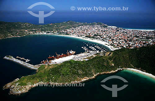  Vista aérea da Praia dos Anjos tendo à direita com a marina dos pescadores, o Porto do Forno e o morro do Pontal do Atalaia.- Arraial do Cabo - Costa do Sol - Região dos Lagos - RJ - Brasil  - Cabo Frio - Rio de Janeiro - Brasil