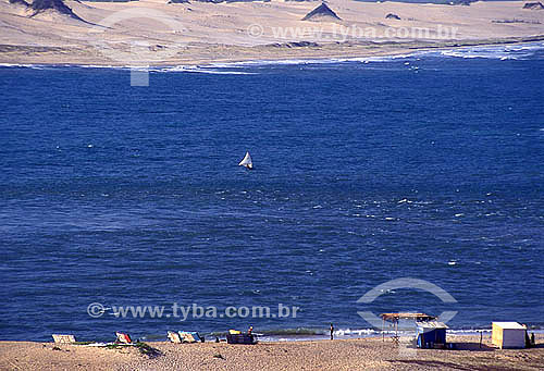  Jangada no mar na praia de Timbau do Sul - Rio Grande do Norte - Brasil  - Tibau do Sul - Rio Grande do Norte - Brasil