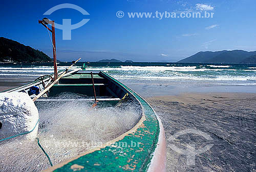  Barco na praia - Pântano do Sul - Florianópolis - Santa Catarina - Brasil - Junho de 2003  - Florianópolis - Santa Catarina - Brasil