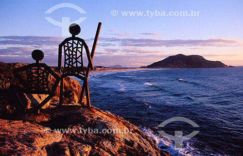  Costão do Santinho - praia - esculturas em cima das pedras - litoral de Santa Catarina - Brasil  - Santa Catarina - Brasil