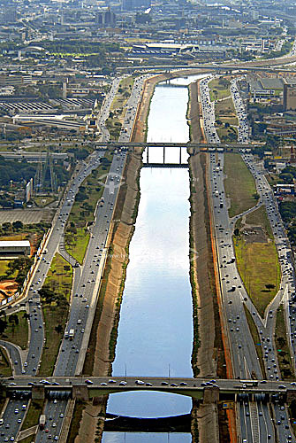  Vista aérea do Rio Tietê - entre Ponte da Casa Verde e Ponte do Limão - São Paulo - SP - Brasil
Data: 06/2006
 