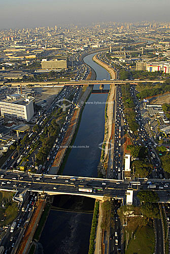  Rio Tietê entre Ponte das Bandeiras e Cruzeiro do Sul - São Paulo - SP - Brasil / Data: Julho de 2006
 