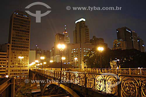  Viaduto Santa Efigênia à noite - São Paulo - SP - Brasil - Novembro de 2006  - São Paulo - São Paulo - Brasil