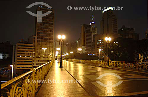  Viaduto Santa Efigênia à noite - São Paulo - SP - Brasil - Novembro de 2006  - São Paulo - São Paulo - Brasil