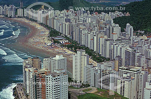  Praia no Guarujá com prédios na orla -  litoral de São Paulo - Brasil  - São Paulo - São Paulo - Brasil