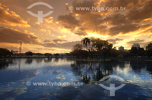  Pôr-do-sol na Lagoa dos Patos - Lago da Vila Galvão - Guarulhos - SP - Brasil  - Guarulhos - São Paulo - Brasil