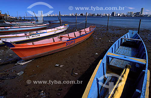  Barcos ancorados no Rio Sergipe com Aracajú ao fundo - Barra dos Coqueiros - Sergipe - Brasil  - Aracaju - Sergipe - Brasil