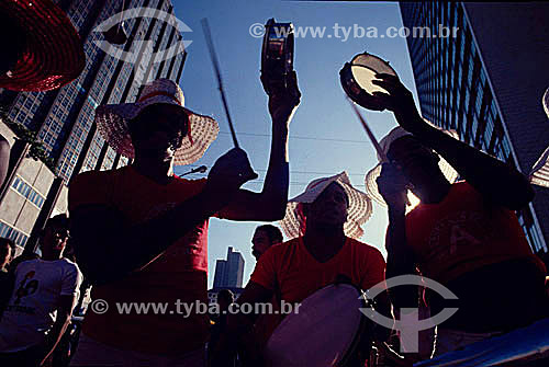  Tamborins en desfile do carnaval de rua no Centro do Rio de Janeiro - RJ - Brasil  - Rio de Janeiro - Rio de Janeiro - Brasil