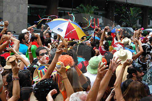  Foliões durante o desfile do Bloco de Carnaval 