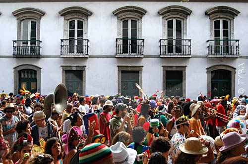  Foliões durante o desfile do Bloco de Carnaval 