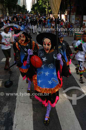  Pessoas fantasiadas para o Carnaval de rua - Bloco Cordão do Bola Preta - Centro da cidade do Rio de Janeiro - Carnaval 2005 - RJ - Brasil  - Rio de Janeiro - Rio de Janeiro - Brasil