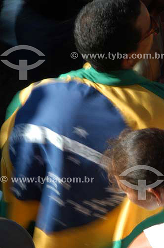  Homem fantasiado com a bandeira do Brasil para o Carnaval de rua - Bloco Cordão do Bola Preta - Centro da cidade do Rio de Janeiro - Carnaval 2005 - RJ - Brasil
  - Rio de Janeiro - Rio de Janeiro - Brasil