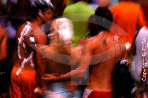  Casal durante o desfile da Banda de Ipanema - Ipanema - Carnaval de rua - Rio de Janeiro - RJ - Brasil - 2005  - Rio de Janeiro - Rio de Janeiro - Brasil