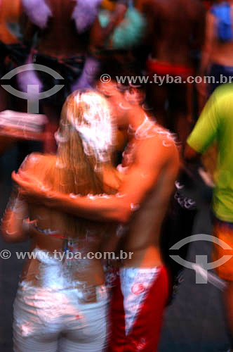  Casal se beijando na Banda de Ipanema - Ipanema - Carnaval 2005 - Rio de Janeiro - RJ - Brasil  - Rio de Janeiro - Rio de Janeiro - Brasil