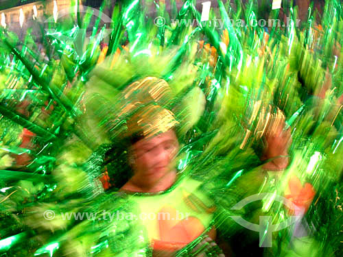  Mulher durante o desfile da escola de samba 