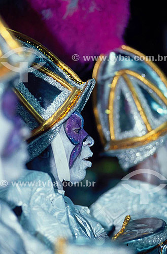  Homens componentes da Bateria em desfile na Marquês de Sapucaí - Sambódromo  - Rio de Janeiro - Rio de Janeiro - Brasil