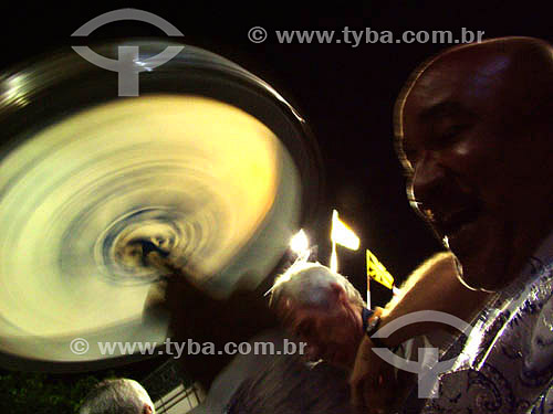  Bateria da escola de samba Portela durante o desfile na Marquês de Sapucaí, Pandeiro - Sambódromo - Carnaval 2005 - Rio de Janeiro - RJ - Brasil  foto digital  - Rio de Janeiro - Rio de Janeiro - Brasil