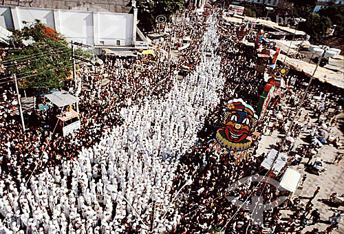  Bloco do Ilê Aiyê, vestidos de branco, desfilando no carnaval de Salvador - Bahia - Brasil  - Salvador - Bahia - Brasil